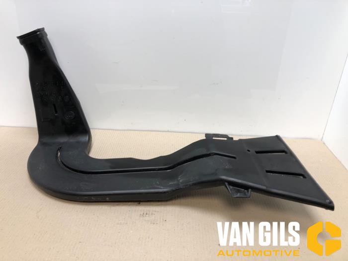 Begagnade Lufttratt Mercedes A (177.0) 2.0 A-220 Turbo 16V Pris € 29,99 Marginaltabell erbjuds av Van Gils Automotive