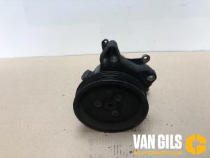 Used Power steering pump BMW 5 serie (E60) 525d 24V Price on request offered by Van Gils Automotive