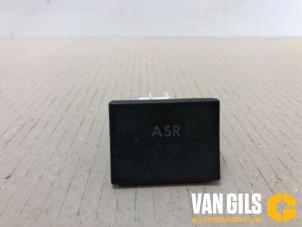 Usados Interruptor ASR Volkswagen Golf Plus (5M1/1KP) 1.9 TDI 105 Precio € 50,00 Norma de margen ofrecido por Van Gils Automotive