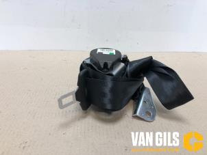 Usados Cinturón de seguridad derecha detrás Skoda Superb Combi (3TAC/TAF) 1.6 TDI Precio de solicitud ofrecido por Van Gils Automotive
