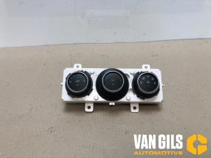 Used Heater control panel Renault Master IV (MA/MB/MC/MD/MH/MF/MG/MH) 2.3 dCi 145 16V Price € 49,99 Margin scheme offered by Van Gils Automotive