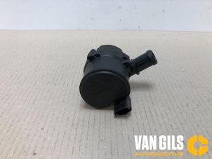 Used Additional water pump Renault Master IV (MA/MB/MC/MD/MH/MF/MG/MH) 2.3 dCi 145 16V Price € 29,99 Margin scheme offered by Van Gils Automotive
