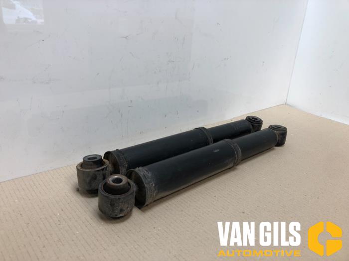 Shock absorber kit from a Renault Master IV (MA/MB/MC/MD/MH/MF/MG/MH) 2.3 dCi 145 16V 2022