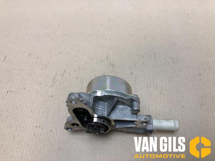 Vacuum pump (diesel) from a Renault Master IV (MA/MB/MC/MD/MH/MF/MG/MH) 2.3 dCi 145 16V 2022