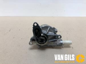 Used Vacuum pump (diesel) Renault Master IV (MA/MB/MC/MD/MH/MF/MG/MH) 2.3 dCi 145 16V Price € 59,99 Margin scheme offered by Van Gils Automotive