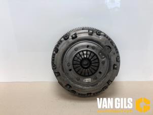 Used Dual mass flywheel Renault Master IV (MA/MB/MC/MD/MH/MF/MG/MH) 2.3 dCi 145 16V Price € 324,99 Margin scheme offered by Van Gils Automotive