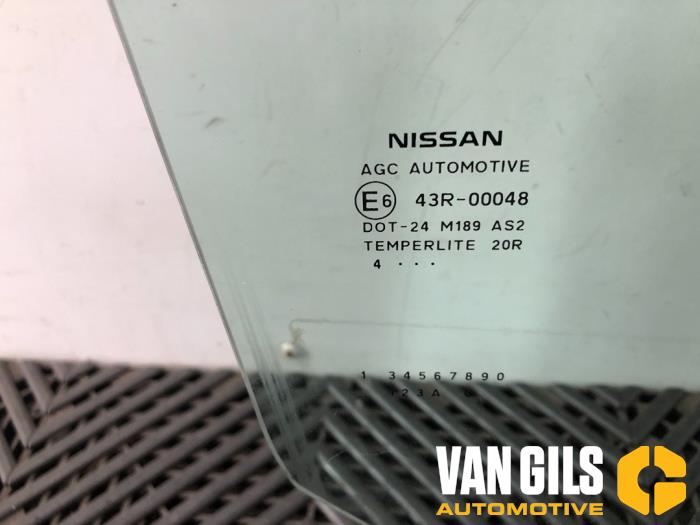 Vitre avant droite d'un Nissan Note (E12) 1.2 68 2015
