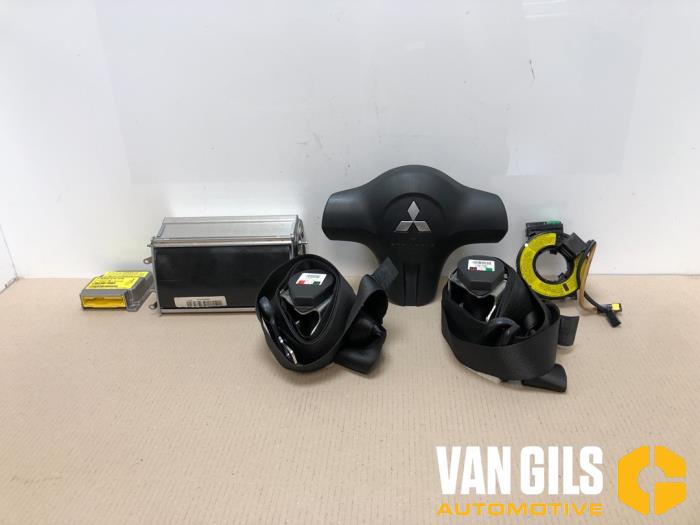 Begagnade Airbagset Mitsubishi Colt (Z2/Z3) 1.3 16V Pris € 350,00 Marginaltabell erbjuds av Van Gils Automotive