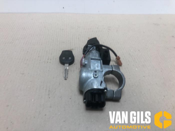 Zündschloss+Schlüssel van een Nissan Note (E12) 1.2 68 2015