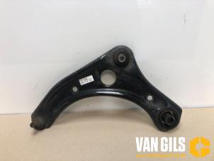 Usagé Bras de suspension avant gauche Nissan Note (E12) 1.2 68 Prix sur demande proposé par Van Gils Automotive