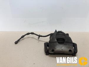 Usagé Etrier de frein (pince) avant droit Ford Fiesta 7 1.1 Ti-VCT 12V 85 Prix sur demande proposé par Van Gils Automotive