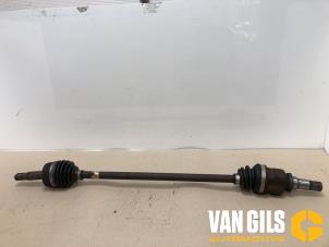 Usagé Arbre de transmission avant droit Toyota Aygo (B10) Prix € 30,00 Règlement à la marge proposé par Van Gils Automotive