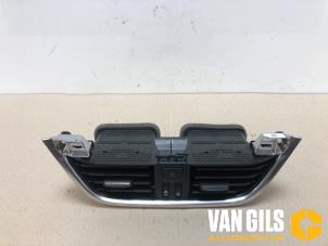Używane Kratka wentylacyjna deski rozdzielczej Ford Fiesta 7 1.1 Ti-VCT 12V 85 Cena na żądanie oferowane przez Van Gils Automotive