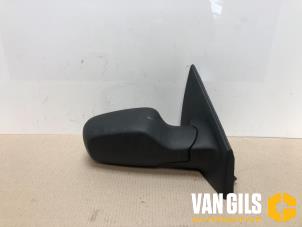 Used Wing mirror, right Renault Clio III (BR/CR) 1.2 16V 75 Price on request offered by Van Gils Automotive