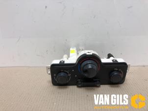 Used Heater control panel Renault Clio III (BR/CR) 1.2 16V 75 Price € 30,00 Margin scheme offered by Van Gils Automotive