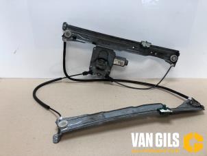 Used Window mechanism 2-door, front right Renault Clio III (BR/CR) 1.2 16V 75 Price on request offered by Van Gils Automotive