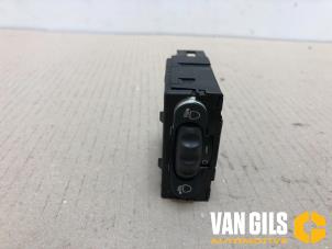 Used AIH headlight switch Renault Clio III (BR/CR) 1.2 16V 75 Price on request offered by Van Gils Automotive