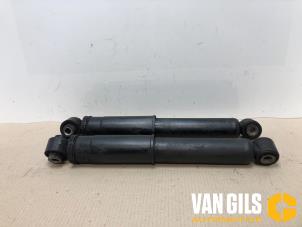 Used Shock absorber kit Opel Movano 2.3 CDTi 16V FWD Price on request offered by Van Gils Automotive