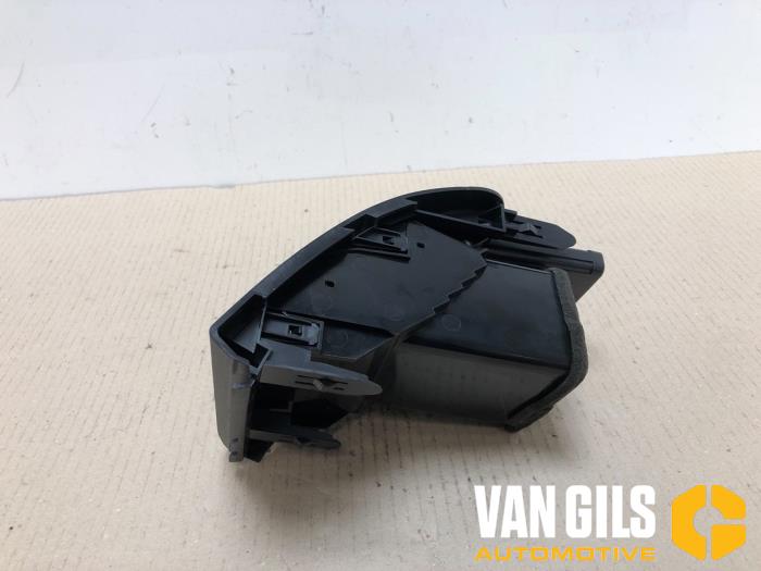 Dashboard vent from a Toyota Prius (ZVW3) 1.8 16V 2010