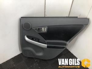 Usados Tapizado de puerta de 4 puertas derecha detrás Toyota Prius (ZVW3) 1.8 16V Precio de solicitud ofrecido por Van Gils Automotive