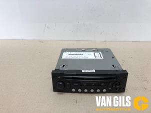 Usados Reproductor de CD y radio Peugeot Partner (GC/GF/GG/GJ/GK) 1.6 HDI 90 16V Precio de solicitud ofrecido por Van Gils Automotive