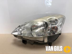 Używane Reflektor lewy Peugeot Partner (GC/GF/GG/GJ/GK) 1.6 HDI 90 16V Cena € 132,00 Procedura marży oferowane przez Van Gils Automotive