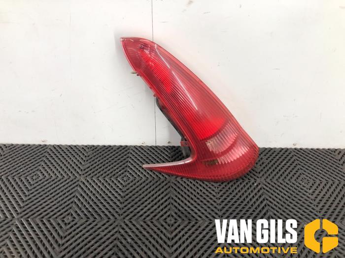 Taillight, left from a Peugeot 206 SW (2E/K) 1.4 2005