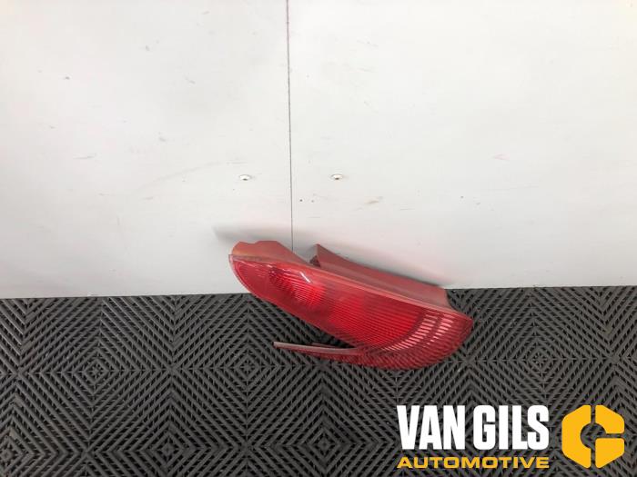 Taillight, left from a Peugeot 206 SW (2E/K) 1.4 2005