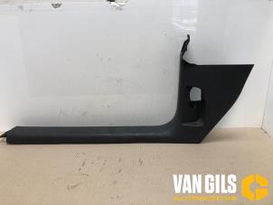 Usados Placa del desgaste del travesaño de la puerta izquierda Volkswagen Touran (1T3) 2.0 TDI 16V 140 Precio de solicitud ofrecido por Van Gils Automotive