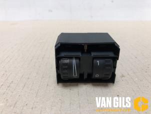 Używane Przelacznik reflektora LHV Volkswagen Touran (1T3) 2.0 TDI 16V 140 Cena na żądanie oferowane przez Van Gils Automotive
