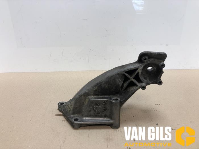 Used Engine mount BMW X5 (F15) xDrive 50i 4.4 V8 32V Price € 35,00 Margin scheme offered by Van Gils Automotive