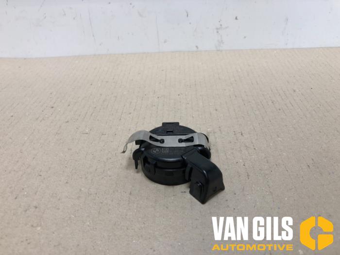 Begagnade Regnsensor BMW 5 serie (F10) 528i 24V Pris € 30,00 Marginaltabell erbjuds av Van Gils Automotive