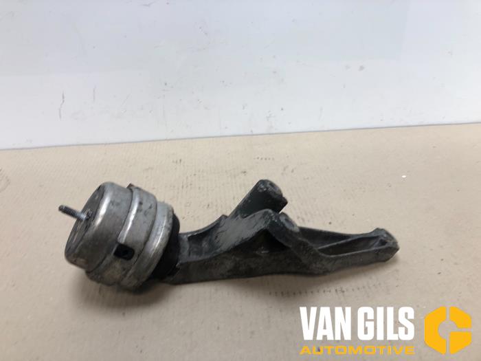 Used Engine mount Audi A4 (B7) 2.0 TDI 16V Price € 35,00 Margin scheme offered by Van Gils Automotive