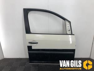 Używane Drzwi prawe wersja 2-drzwiowa Volkswagen Caddy III (2KA,2KH,2CA,2CH) 2.0 SDI Cena € 150,00 Procedura marży oferowane przez Van Gils Automotive