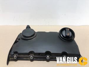 Usados Tapa de válvulas Audi A4 (B7) 2.0 TDI 16V Precio € 50,00 Norma de margen ofrecido por Van Gils Automotive