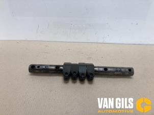 Used Rocker arm shaft Audi A4 (B7) 2.0 TDI 16V Price € 30,00 Margin scheme offered by Van Gils Automotive