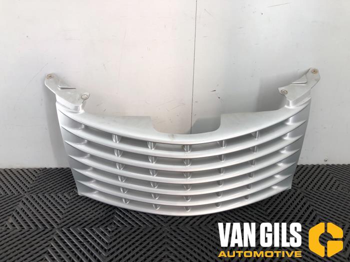 Używane Grill Chrysler PT Cruiser 2.0 16V Cena € 40,00 Procedura marży oferowane przez Van Gils Automotive