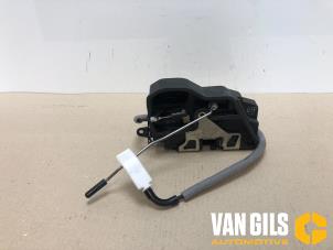 Begagnade Dörrlåsmekanism, 4-dörrars, höger fram BMW 1 serie (E87/87N) 120d 16V Pris € 50,00 Marginaltabell erbjuds av Van Gils Automotive