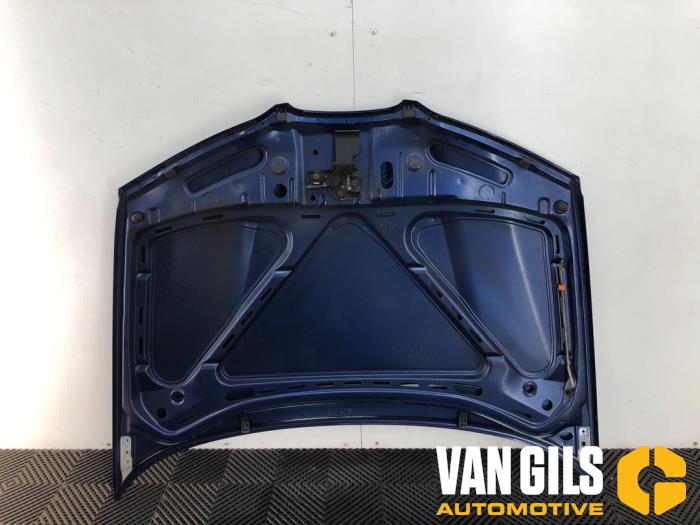 Bonnet from a Seat Ibiza III (6L1) 1.4 16V 75 2004