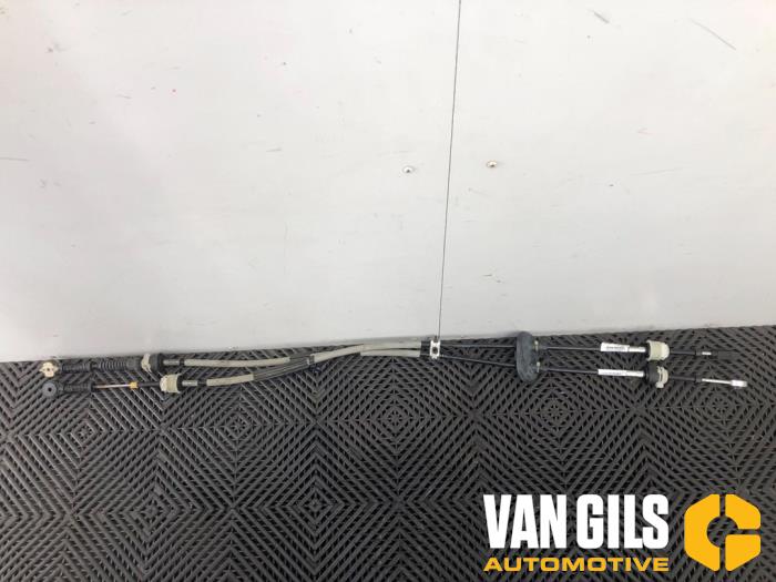 Gearbox control cable from a Mercedes-Benz A (W176) 1.5 A-180 CDI, A-180d 16V 2014