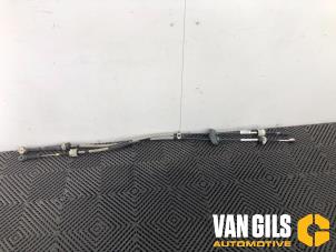 Usados Cable de mando de caja de cambios Mercedes A (W176) 1.5 A-180 CDI, A-180d 16V Precio de solicitud ofrecido por Van Gils Automotive