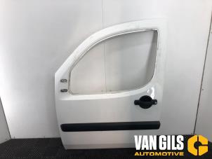 Usados Puerta 2 puertas izquierda Fiat Doblo Cargo (223) 1.3 D 16V Multijet DPF Precio € 150,00 Norma de margen ofrecido por Van Gils Automotive