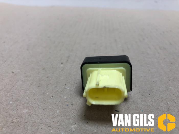 Begagnade Airbagsensor Suzuki Celerio (LF) 1.0 12V Dualjet Pris € 23,00 Marginaltabell erbjuds av Van Gils Automotive