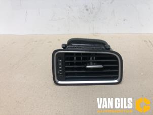 Usagé Grille aération tableau de bord Volkswagen Jetta IV (162/16A) 1.4 TSI Hybrid 16V Prix sur demande proposé par Van Gils Automotive