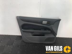Używane Tapicerka drzwi lewych przednich wersja 4-drzwiowa Ford Focus 2 2.0 16V Cena € 60,00 Procedura marży oferowane przez Van Gils Automotive