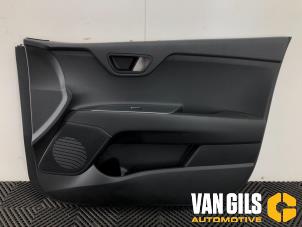 Usados Tapizado de puerta de 4 puertas derecha delante Kia Stonic (YB) 1.0i T-GDi 12V Eco-Dynamics+ Precio € 109,00 Norma de margen ofrecido por Van Gils Automotive