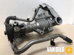 Usagé Pompe à eau Mercedes A (W176) 2.0 A-45 AMG Turbo 16V 4-Matic Prix € 250,00 Règlement à la marge proposé par Van Gils Automotive