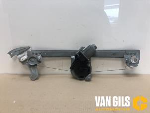 Używane Mechanizm szyby prawej przedniej wersja 2-drzwiowa Toyota Aygo (B10) 1.0 12V VVT-i Cena € 50,00 Procedura marży oferowane przez Van Gils Automotive