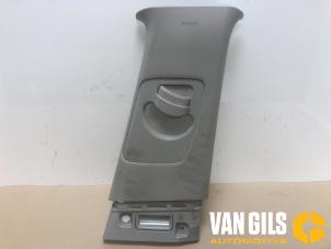 Usados Embellecedor centro derecha Kia Stonic (YB) 1.0i T-GDi 12V Eco-Dynamics+ Precio de solicitud ofrecido por Van Gils Automotive