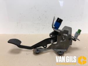 Used Clutch pedal Renault Clio IV Estate/Grandtour (7R) 0.9 Energy TCE 12V Price on request offered by Van Gils Automotive
